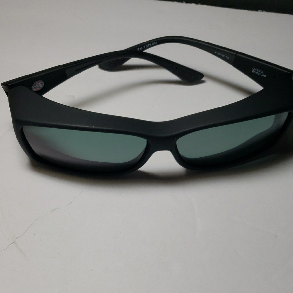 New Cocoons Black Sunglasses with Clip On Case - Picture 2 of 8